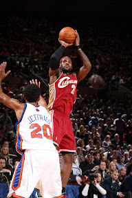 lebron james nba 091106 cle at nyc 12 LeBron Brings Down NYC. Debuts the Red Carpet Nike LeBron VII.