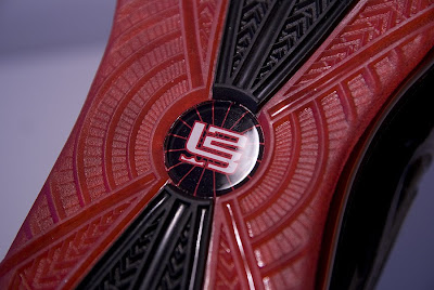 nike air max lebron 7 gr black red white 13 09 New Photos Presenting the First Colorway of the Air Max LeBron VII