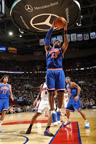 lebron james nba 091202 cle vs phx 06 Cavs Go Retro and Cool Down Suns. LeBron Debuts the HWC LBJ7.