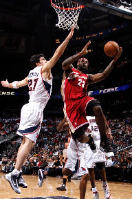 lebron james nba 091229 cle at atl 18 King James Debuts Black/White/Gold LBJ7 as Cavs Sink Hawks