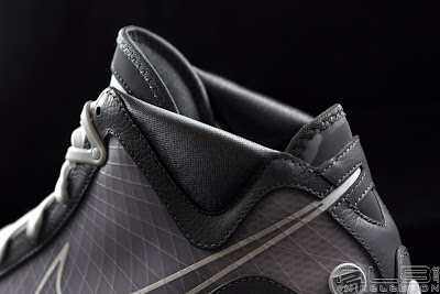 As Clean as it Gets: Air Max LeBron VII Cool Grey/White Showcase lebron7 cool grey 41 web As Clean as it Gets: Air Max LeBron VII Cool Grey/White Showcase