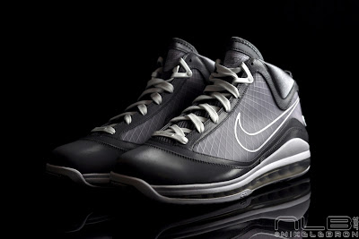 As Clean as it Gets: Air Max LeBron VII Cool Grey/White Showcase lebron7 cool grey 50 web As Clean as it Gets: Air Max LeBron VII Cool Grey/White Showcase