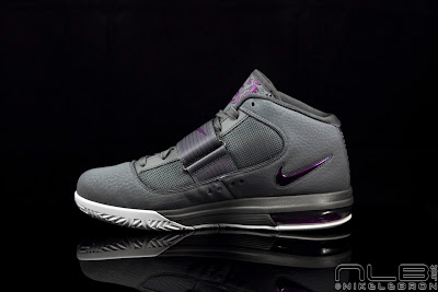 lebrons soldier4 grey purple 40 web Zoom Air + Max Air + LeBron = Zoom Soldier IV. Grey/Plum Pics.