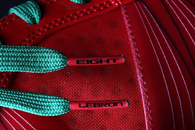 Nike Air Max LeBron 8 V2 Christmas Day Special December 25th nike air max lebron 8 v2 christmas 4 05 Nike Air Max LeBron 8 V2 Christmas Day Special December 25th
