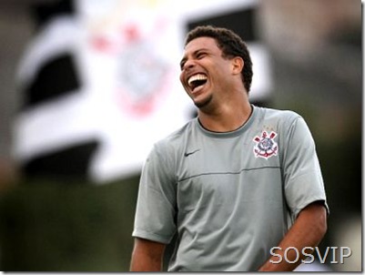 FBL-BRAZIL-CORINTHIANS-TRAINING-RONALDO