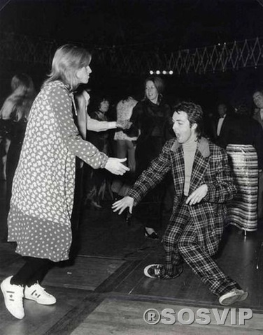 [Paul McCartney dançando[3].jpg]
