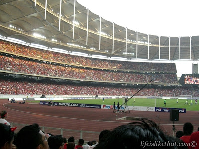 I See More Red Shirts Than Face Masks! picture manchester united  photo