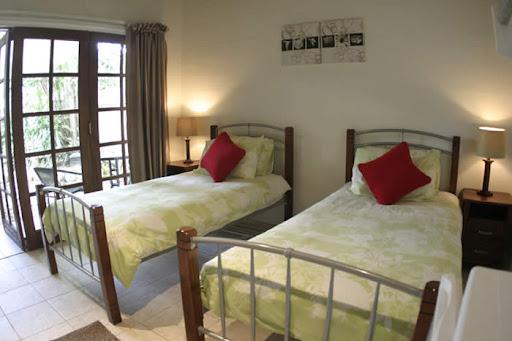 Simple and Clean Room Decoration from cairns Share House Image Simple and Clean Room, Simple Home Decorating, Room Decorating, Bedroom Design, Living Room Decorating, Dining Room Decorating