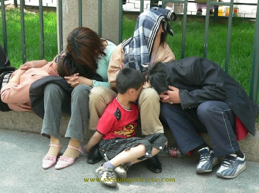 正在睡觉的中国人(组图)| jiaren.org 正在睡觉的中国人(组图)| jiaren.org