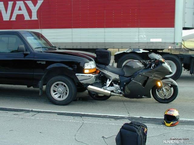 离奇的事故 这个很需要技巧吧,摩托车