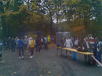 1. Asics Grand 10 12.10.08 - Langsam füllt sich der Wechselbereich...