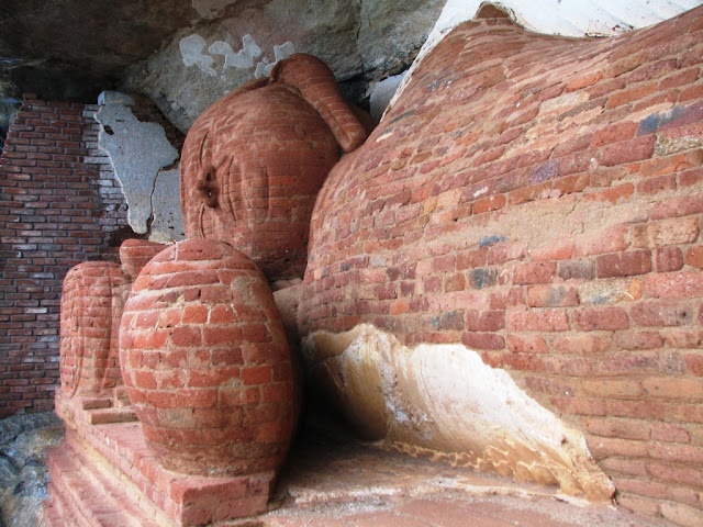 Древний монастырь Пидурангала на Шри Ланке