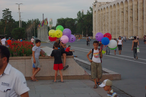 help a yungsta get a six pack bodybuilding