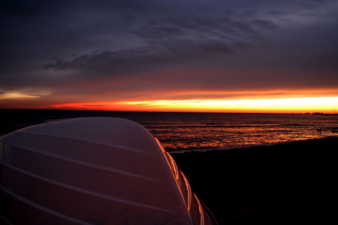 [båd på strand flot lys reflektion[14].jpg]