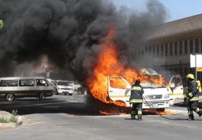 [Taxi burnt out Bloemfontein Jan172014 14 passengers rescued[8].jpg]