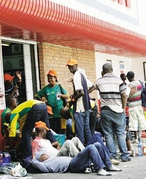 [Police pissup in Bloemfontein Picture by Volksblad[7].jpg]