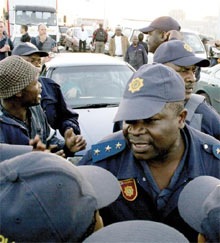 [STrikingMetroCopsJoburgFiredOnNationalCopsJoburg20080624[4].jpg]