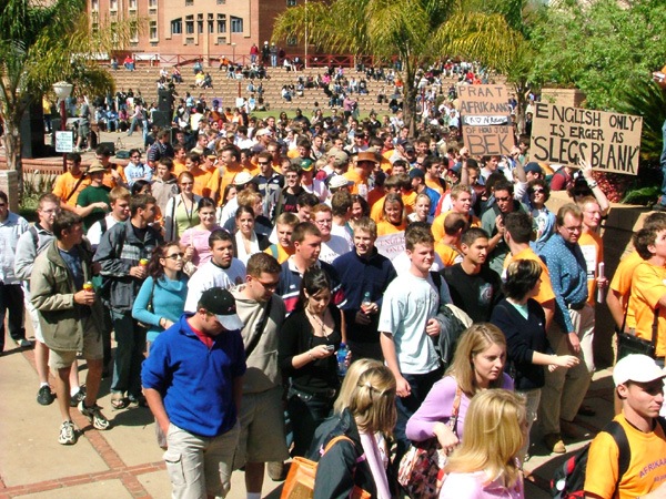 [AfrikaansYouthsProtestingAgainstDenialOfTheirLanguageRightsInEducationNov2008[6].jpg]