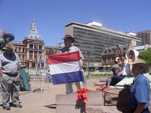 [AfrikanersProtestingAgainstPretoriaNameChangeEthnicCleansingNov2008[4].jpg]