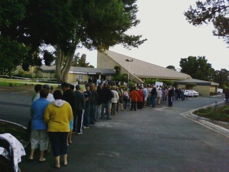 [Durbanville Voters waiting patiently Pic Timothy Vieyra News24 reader[13].jpg]
