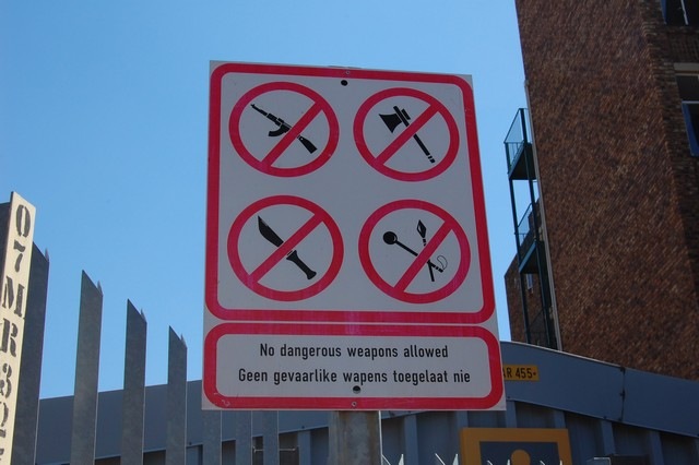 [Crime Warning Sign Chris Czabo picture Pretoria[6].jpg]