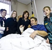 [Maree Chris hospital bed fought robbers with bare hands to save family June102009Beeld[4].jpg]