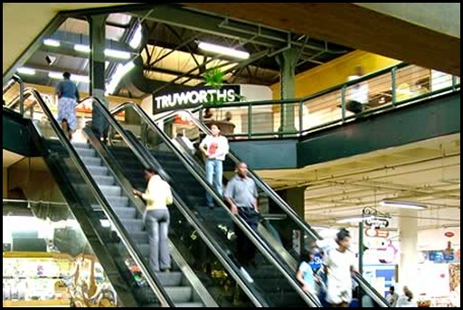 Durban Workshop Shopping Mall looted by huge crowd July 22 2009
