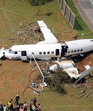 [Jetstream41 crash Durban Merebank school Sept 23 2009 NETCARE picture[5].jpg]