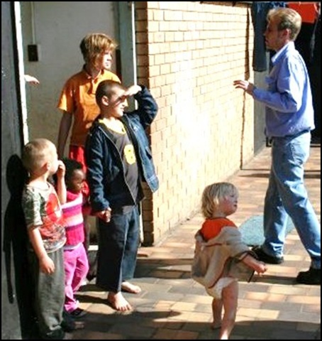 [Afrikaner children in squatter camp Oct 2009[4].jpg]