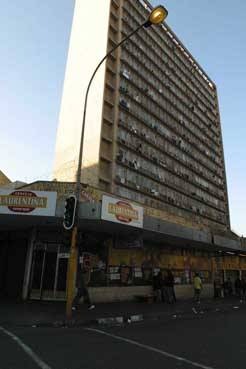 [breestreet Johannesburg CBD buildings are hijacked at rapid rate[6].jpg]