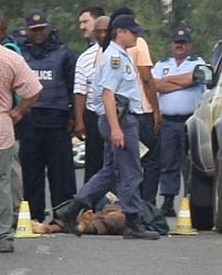 [Venter Gerhard farmer hostage takers killed by cops Petrusburg Pic Emile Hendricks Volksblad Dec 142009[14].jpg]