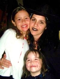 [Pitout Capt Michele_murderedDec182009_with children[11].jpg]