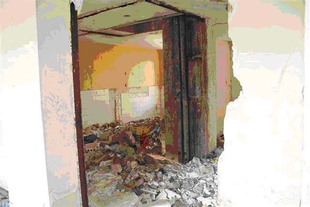 [schubartpark internal walls broken out causing dangerous structural damage PretoriaFireDeptPic[6].jpg]
