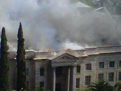 [Pretoria Magistrate Court historic building burns Oct 27 2010 Pic Anneke Lombard[8].jpg]