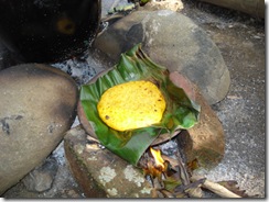arepa en hoja de platano y piedra