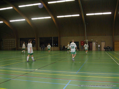 de dames nemen hun plaaten in