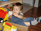 J'ai accès à tous mes jouets d'ici / I have access to all my toys right here