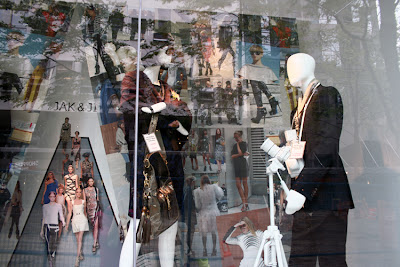 IMG 9444 {iStyle} Newsflash: Holt Renfrews Blogger Tribute