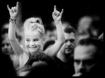 [girl_rock[2].jpg]