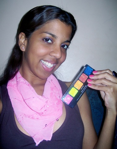 [rafa girl com presentinhos[3].jpg]