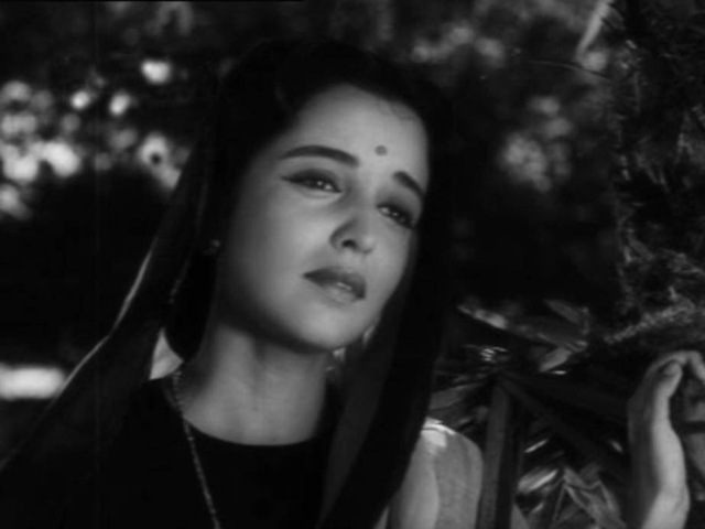 [leela naidu 6[3].jpg]
