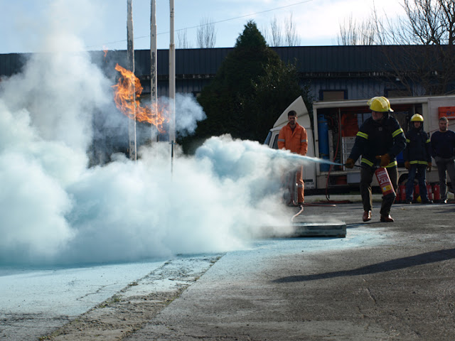 Curso de Conductores de Mercanc�as Peligrosas, Obtenci�n de ADR B�sico, Cisternas, Explosivos y Radiactivos, impartido en coordinaci�n con el �rea de Emprego do Concello de Ferrol, e a empresa Proxectos, el 11 de Enero de 2010.