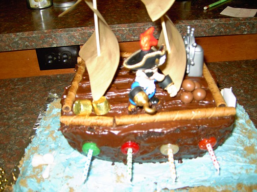 [Christian's Pirate Cake 002[3].jpg]