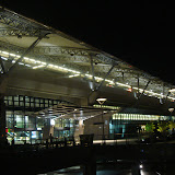 近未来的な夜の台中駅