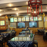 お昼ご飯もひとりぼっちだったけど、日本から調べて行ったお店に入ったよ。 OMG！ガラガラ！