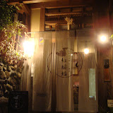 紅蝙蝠（べにこうもり：http://www.kyogocan.com/benikoumori/index.html）というお店に決めたよ。
金子國義デザインの着物や浴衣も扱っていて、カフェダイニングという感じのおしゃれなお店でした。