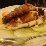 蒸し鶏だけじゃなくて、焼いたものもあります。