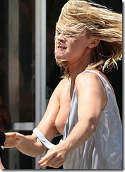 amy-smart--nip-slip-050208.jpg
