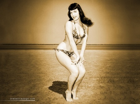 bettie_page_beach02