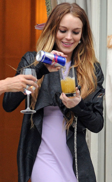 ©BAUER-GRIFFIN.COM Actress Lindsay Lohan and DJ Samantha Ronson attend a Bat Mitzvah ceremony at a synagogue and afterward appear together at the Mandarin Oriental Hyde Park Hotel for the after party. NON-EXCLUSIVE       February 28, 2009 Job: 90228X2     London, England www.bauergriffin.com www.bauergriffinonline.com [1175]